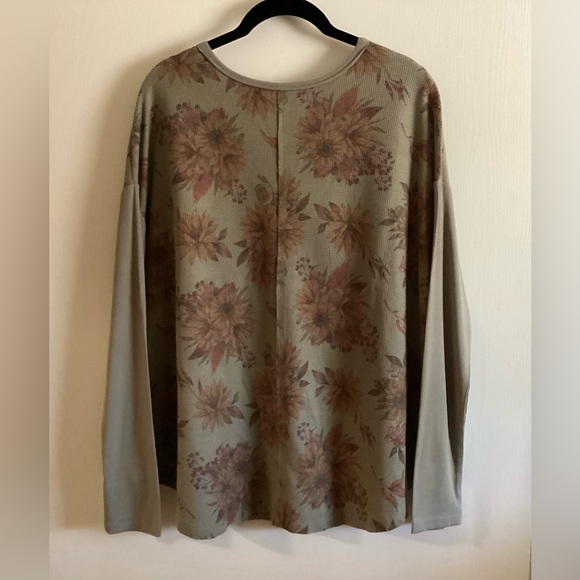 Easel Olive Floral Print Long Sleeve Top - Picture 2 of 2